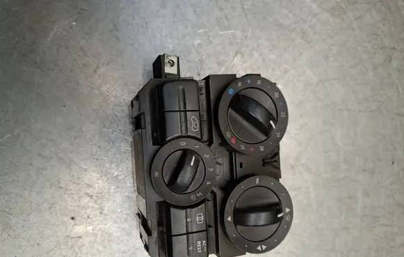 Mercedes-Benz Vito Viano W639 Climate control unit A6398301985 A6394420205 5HB00851212