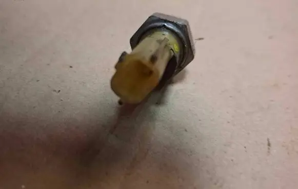 Nissan X-Trail T32 Coolant temperature sensor 00402R