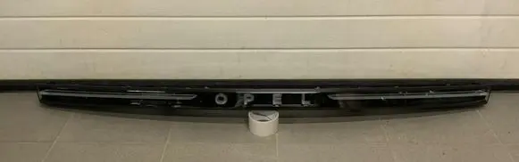 Tailgate rear/tail lights