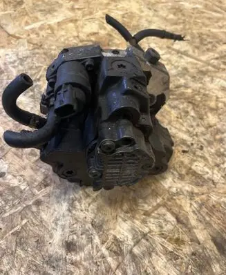 Volvo XC70 Fuel injection high pressure pump 8689590 0445010043