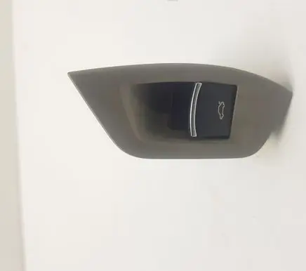 Volkswagen PASSAT B7 USA Tailgate/trunk/boot open switch 561863349