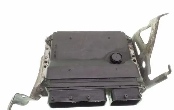 Toyota Avensis T270 Engine control unit/module 8966105D22 MB2759001922