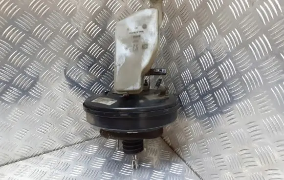 Peugeot 207 Brake booster 9682338480