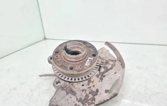 Volkswagen PASSAT B4 Front wheel hub spindle knuckle