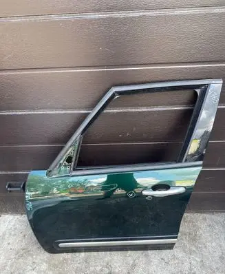 Fiat 500L Front door