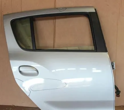 Dacia Sandero Rear door