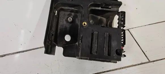 Volkswagen PASSAT B6 Fuse box cover 1K0907361B