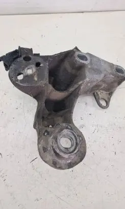 Volkswagen PASSAT B5.5 Engine mounting bracket 8E0199359 AUSTR1A