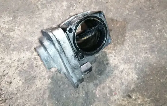 Opel Astra J Throttle valve 898105210