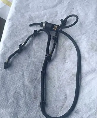 Volkswagen Touareg I Fuel return line/hose 2136300