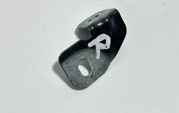 Audi A4 S4 B9 8W Fender mounting bracket 8W0821470 44972
