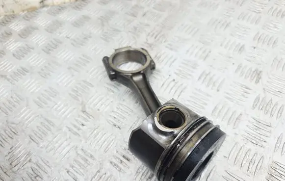 Mitsubishi Outlander Piston with connecting rod 81L97A8 81L97AB 038J