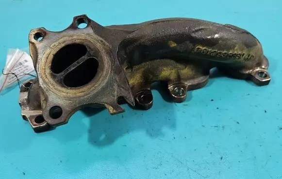 Peugeot 3008 II Exhaust manifold 9813936880 IMPRK1535893