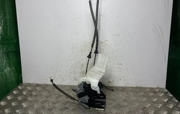 KIA Sorento Rear door lock 81420C5010