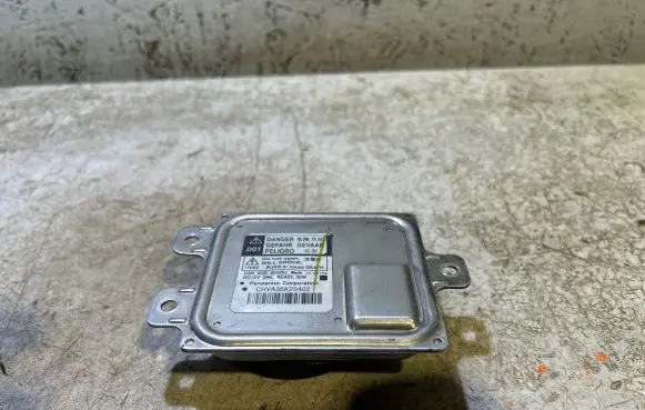 Dodge Challenger Headlight ballast module Xenon CHVA35K20402