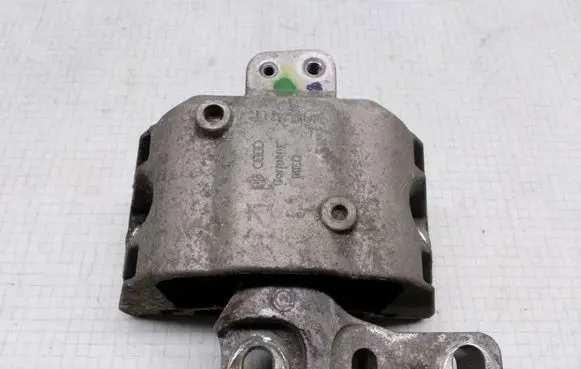 Skoda Octavia Mk1 (1U) Engine mount bracket 1J0198262BF