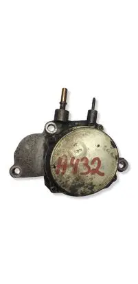 Opel Astra J Vacuum pump 8981154390