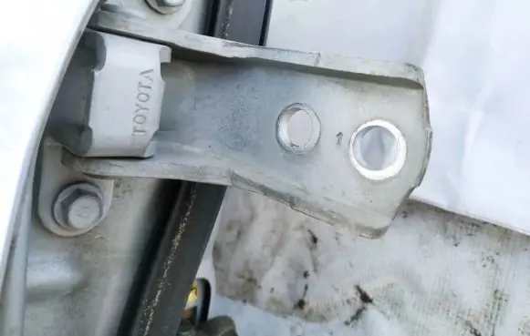 Toyota Yaris Front door upper hinge