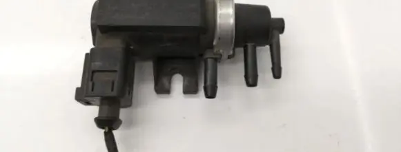 Volkswagen Touareg I Turbo solenoid valve 72290303
