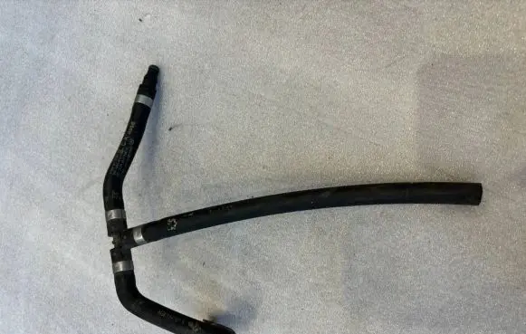 Mercedes-Benz C W204 Engine coolant pipe/hose A2045012225 2045012225