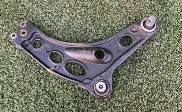 Renault Trafic III (X82) Front control arm 93859694L 8200688033