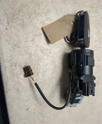 Peugeot 208 Ignition lock 9663123380