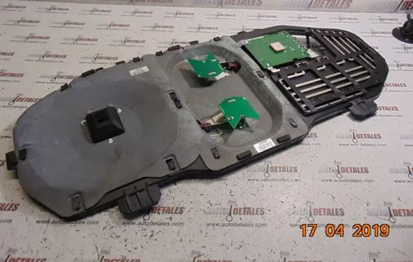 Mercedes-Benz GL X164 Aerial GPS antenna A2518201375