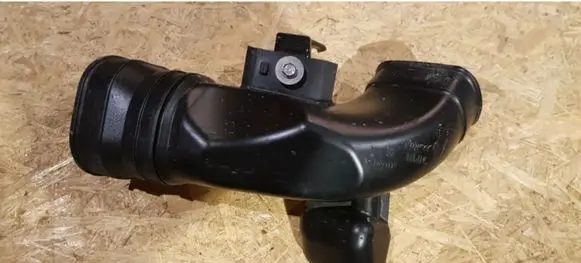 Honda CR-V Air intake duct part 17252R6AJ00