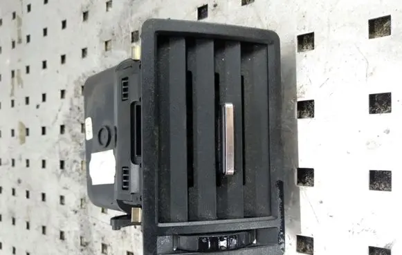 Ford Focus C-MAX Dashboard side air vent grill/cover trim 3M51R018B09