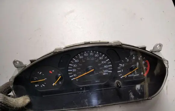 Mitsubishi Galant Speedometer (instrument cluster) MR270900 69576910A