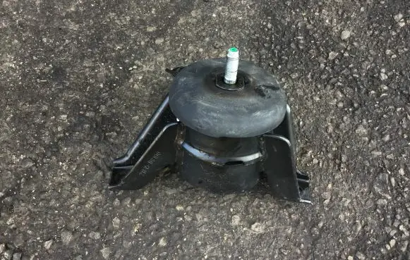 KIA Sportage Engine mount bracket 21815D9100