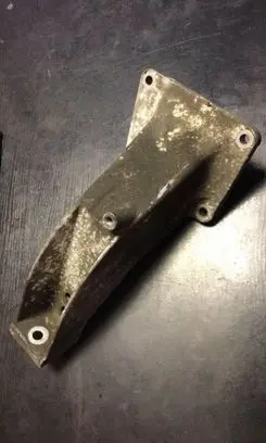 Engine mounting bracket
