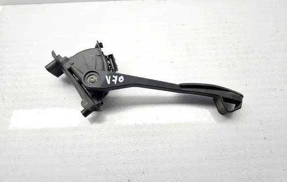 Volvo V70 Accelerator throttle pedal 30636004