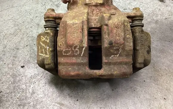Mercedes-Benz C W203 Front brake caliper
