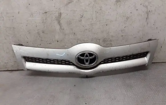 Toyota Corolla Verso AR10 Front bumper upper radiator grill 531110f020