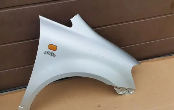 Toyota Avensis Verso Fender