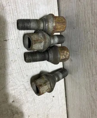 Renault Clio V Nuts/bolts 