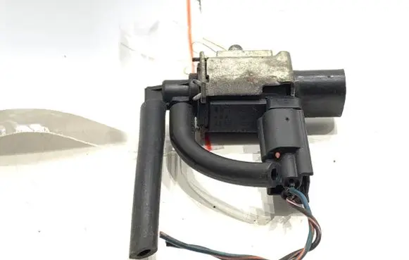 Mazda 5 Fuel pressure regulator BS7E9J559AA