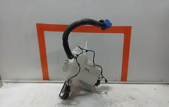 Ford Focus Windshield washer fluid reservoir/tank JX7B17B613AF