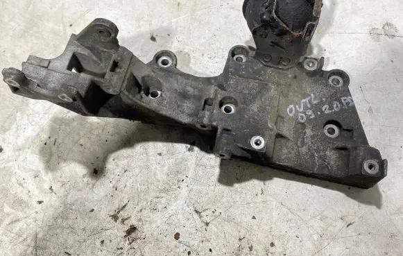 Mitsubishi Outlander Generator/alternator bracket 03g903143j