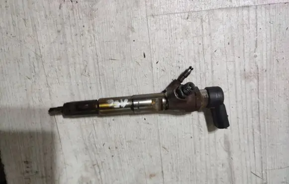 Mercedes-Benz GLA W156 Fuel injector 166006212R