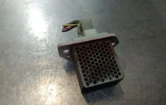 Subaru Forester SF Heater blower motor/fan resistor 50660