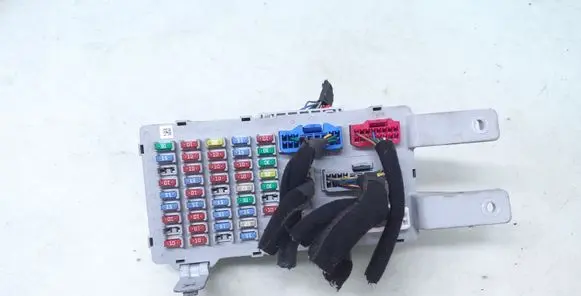Hyundai Santa Fe Fuse module 919502B400