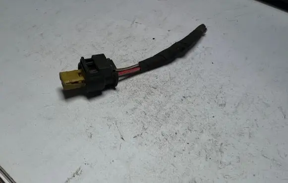 Seat Leon (1P) Fuel injector wires 4F0973202