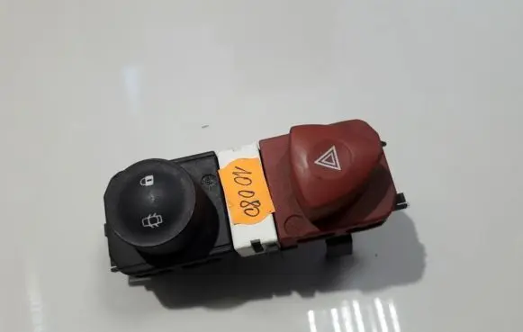 Renault Scenic II - Grand scenic II Hazard light switch 8200095493 8200109723