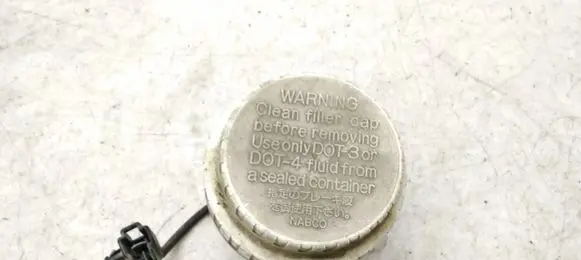 Mitsubishi Colt Brake fluid reservoir 