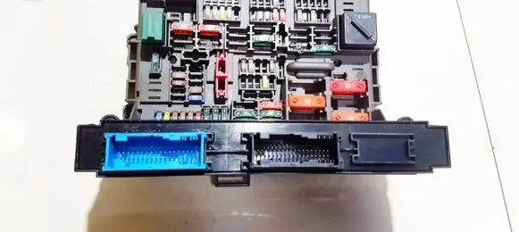 BMW 3 E90 E91 Fuse box set 10688710