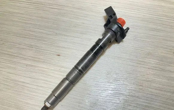 Audi A6 S6 C6 4F Fuel injector 080630277AJ 0445115054
