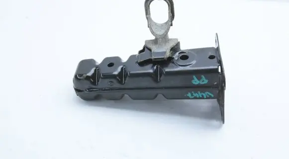 Mercedes-Benz Vito Viano W447 Front bumper mounting bracket A4476200195
