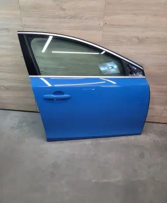 Volvo V40 Front door